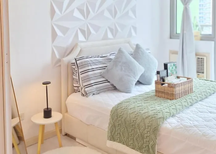 R&n Azure Staycation