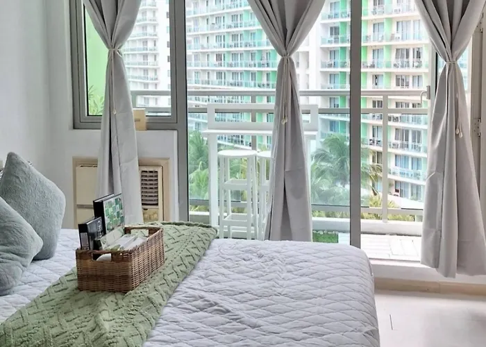 R&n Azure Staycation Apartamento Manila