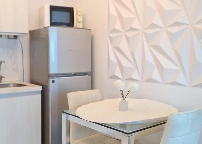 Apartamento R&n Azure Staycation Manila