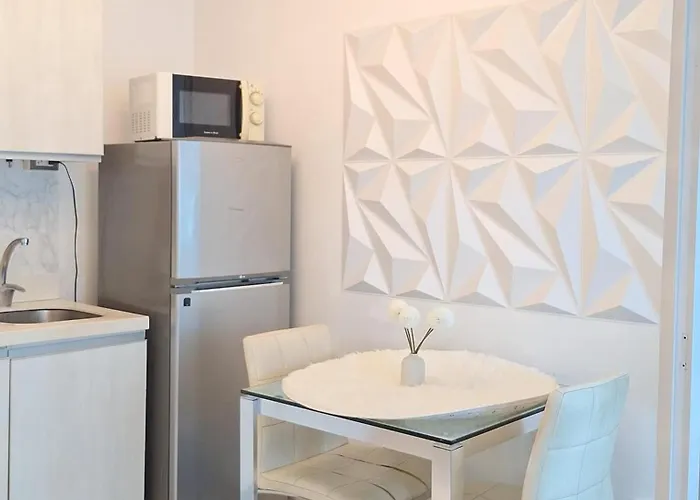 R&n Azure Staycation * Manila